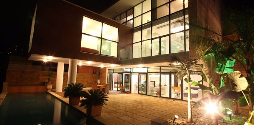 5 bedrooms Villa in Tala, Cyprus No. 37057