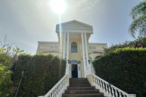 4 bedrooms House in Kissonerga, Cyprus No. 39980 1