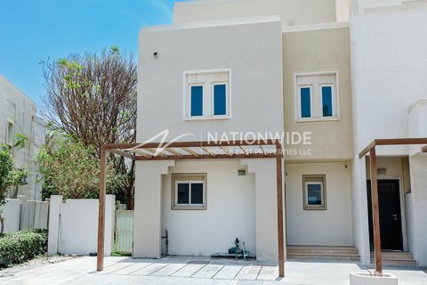 5 dormitorios Villa en Abu Dhabi, UAE No. 121057