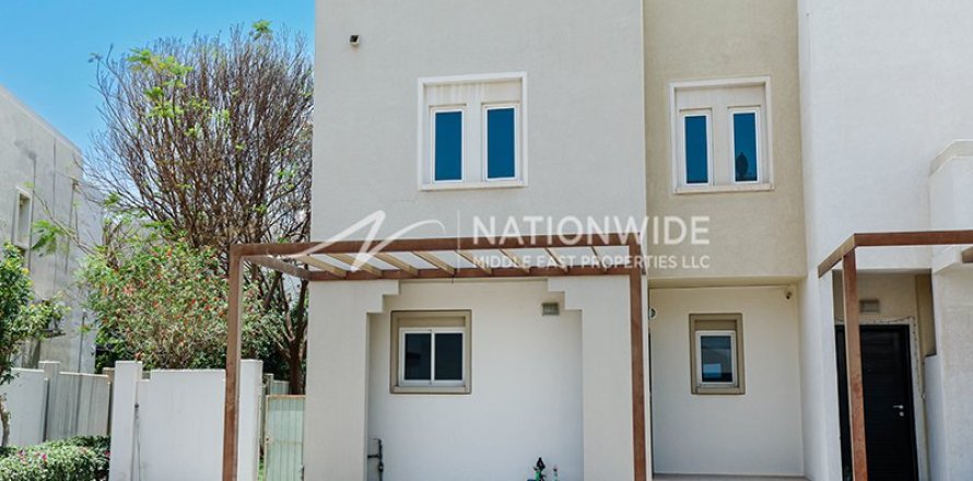 5 dormitorios Villa en Abu Dhabi, UAE No. 121057