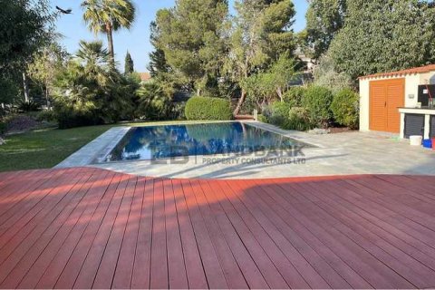 Дом с 5 спальнями в Строволос, Кипр №76760 11