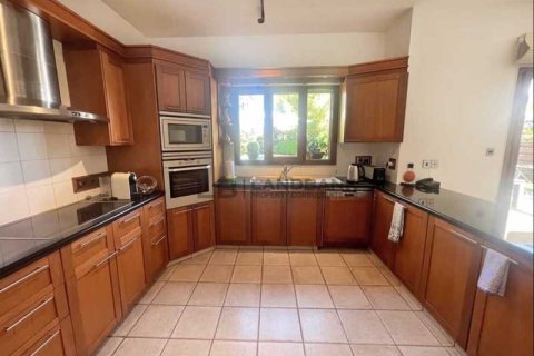 Дом с 5 спальнями в Строволос, Кипр №76760 4