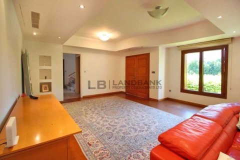 Дом с 5 спальнями в Строволос, Кипр №76760 3