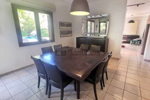 Дом с 5 спальнями в Строволос, Кипр №76760 2