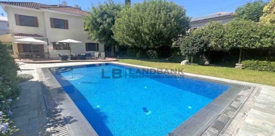 Дом с 5 спальнями в Строволос, Кипр №76760