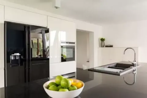 3 bedrooms Apartment in Limassol, Cyprus No. 34090 7