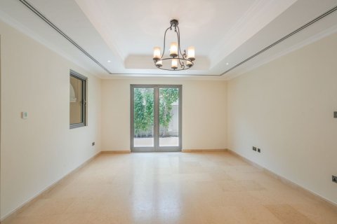 Таунхаус с 3 спальнями в Бавария Таун, Вьетнам №92999 2