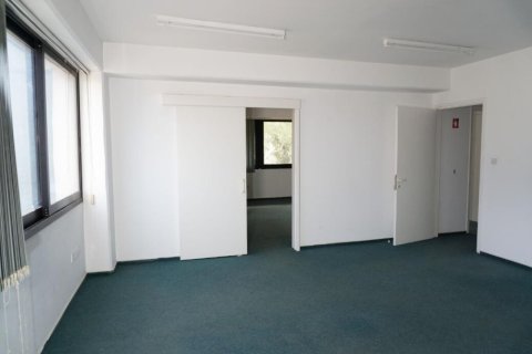 331m² Commercial property à Nicosia, Cyprus No. 107095 12