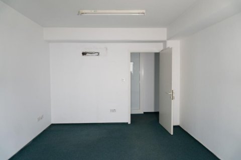 331m² Commercial property à Nicosia, Cyprus No. 107095 9