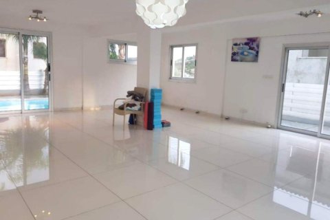5 bedrooms Villa in Limassol, Cyprus No. 106007 3
