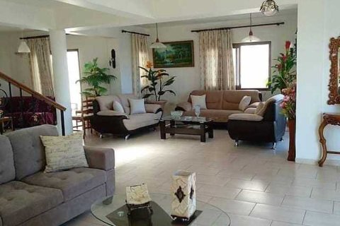 4 bedrooms House in Geroskípou, Cyprus No. 29187 1