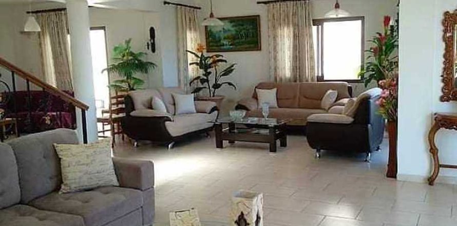 4 bedrooms House in Geroskípou, Cyprus No. 29187