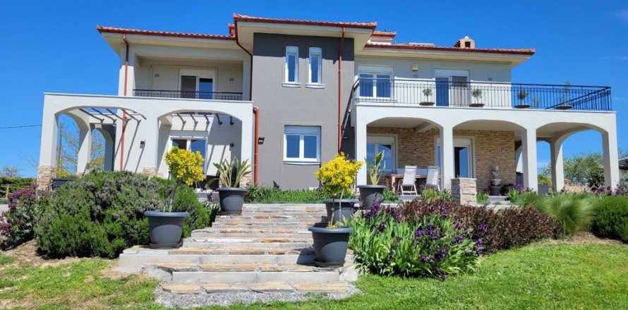 5 chambres Villa à Epanomi, Greece No. 107965