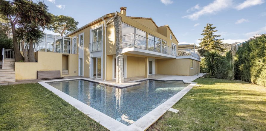 4 bedrooms Villa in Roquebrune-Cap-Martin, France No. 68942