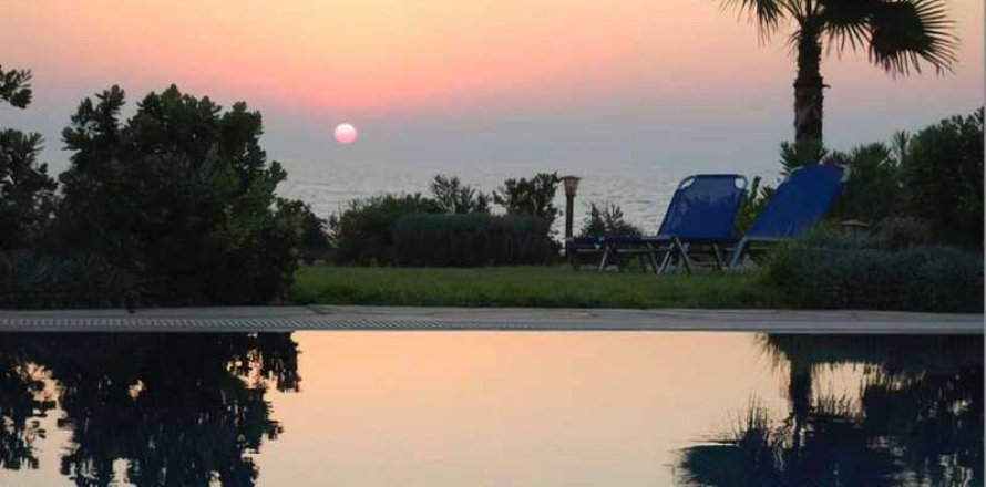 3 dormitorios Villa en Chloraka, Cyprus No. 100706