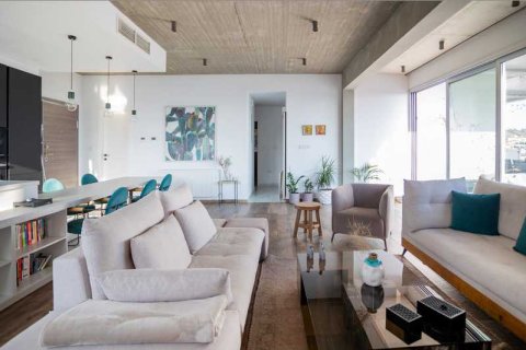 3 bedrooms Penthouse in Limassol, Cyprus No. 101899 12