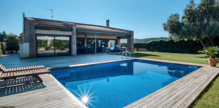 4 dormitorios House en Sant Feliu de Guíxols, Spain No. 25581