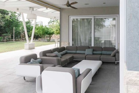 6 bedrooms House in Pyrgos, Cyprus No. 63140 2