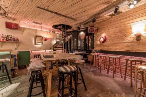 240m² Commercial property in Athens, Greece No. 55067 3