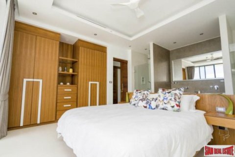 6 bedrooms Villa on the Chaweng Beach, Thailand No. 96738 4