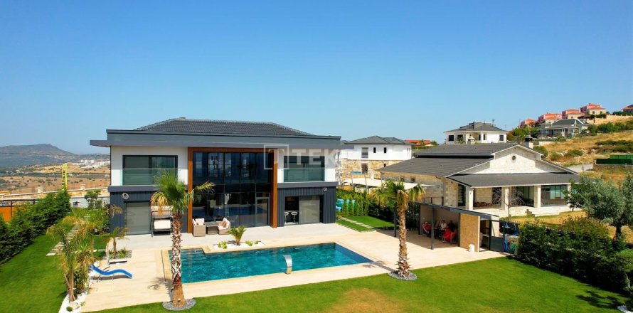 5 bedrooms Villa in Foca, Turkey No. 122028