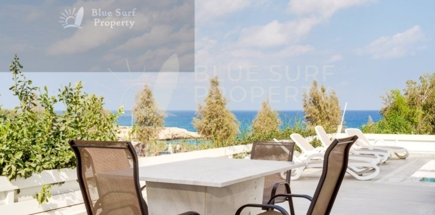 4 bedrooms Villa in Paralimni, Cyprus No. 36530