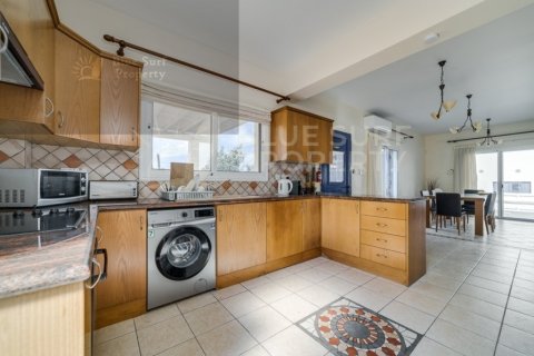 4 bedrooms Villa in Paralimni, Cyprus No. 36530 6