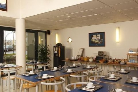 24m² Apartment in Alfortville, France No. 69434 3