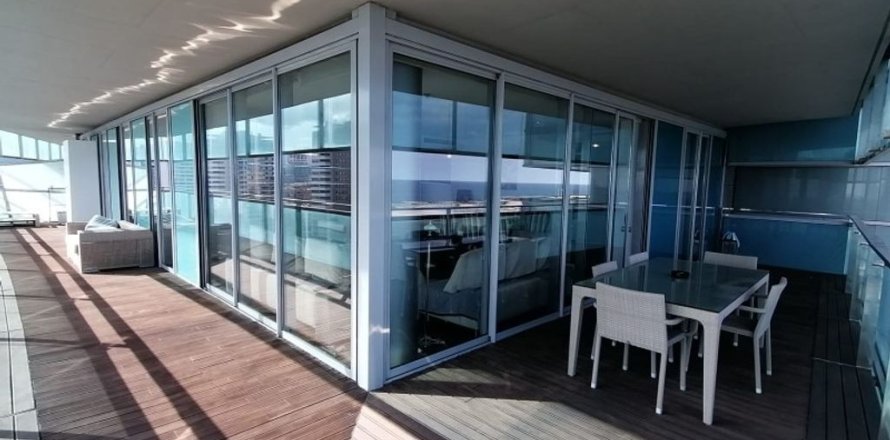 4 bedrooms Apartment in Barcelona, Spain No. 25575