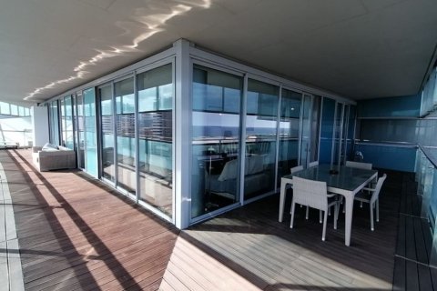 4 bedrooms Apartment in Barcelona, Spain No. 25575