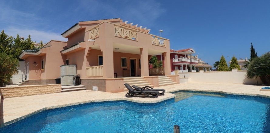 Вилла с 5 спальнями в Сьюдад Кесада, Испания №85649