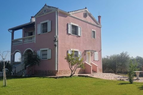 3 bedrooms Villa in Lefkimmi, Greece No. 24463 2