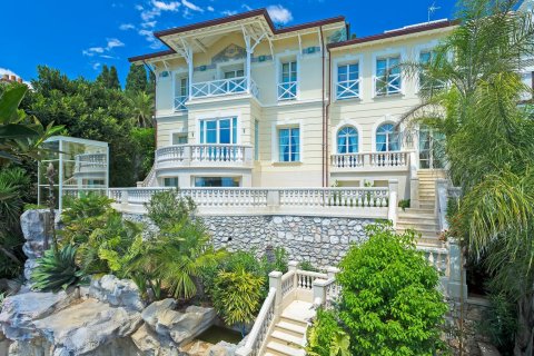 5 bedrooms Villa in Roquebrune-Cap-Martin, France No. 68944 1