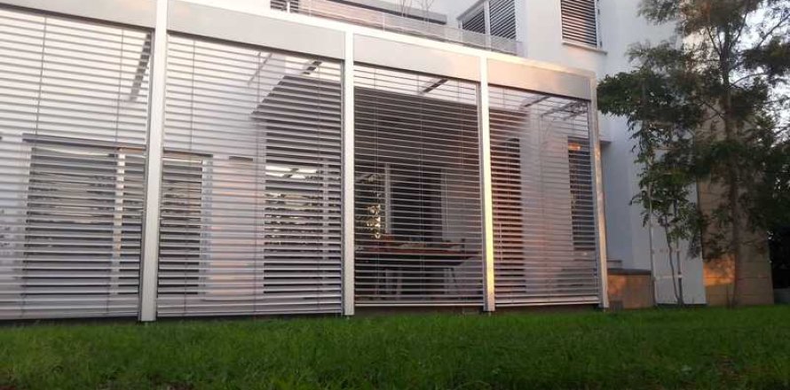 4 bedrooms House in Latsia, Cyprus No. 63270