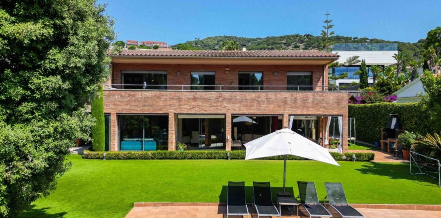 6 bedrooms House in Sant Iscle de Vallalta, Spain No. 129372