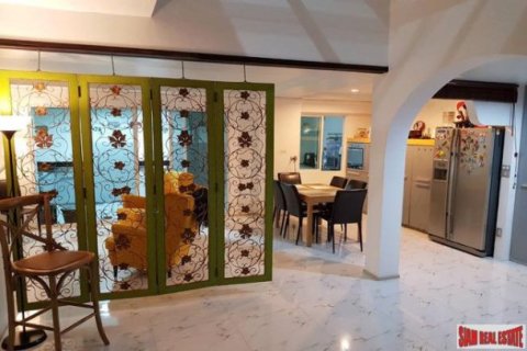 3 bedrooms Townhouse in Bangkok, Thailand No. 96844 5