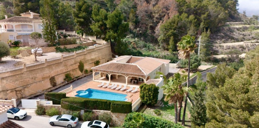 Вилла с 5 спальнями в Кальпе, Испания №84246