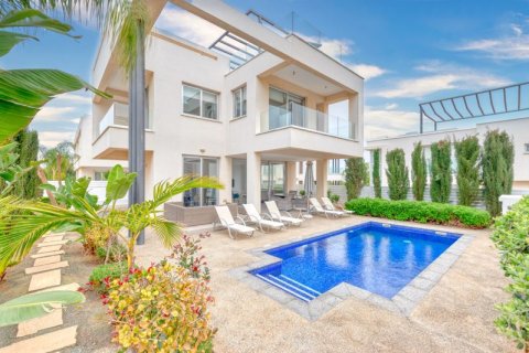 3 bedrooms Villa in Famagusta, Cyprus No. 36663 1