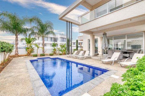 3 bedrooms Villa in Famagusta, Cyprus No. 36663 17