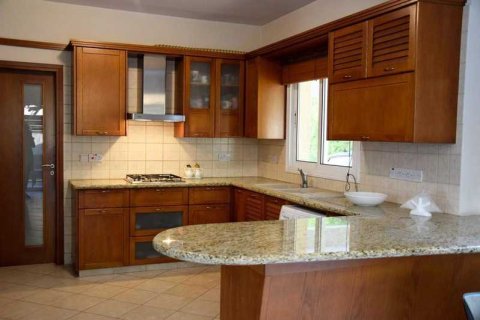 Дом с 4 спальнями в Лимассол, Кипр №83106 4
