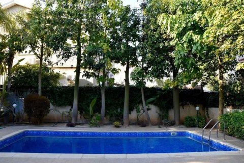 Дом с 4 спальнями в Лимассол, Кипр №83106 5