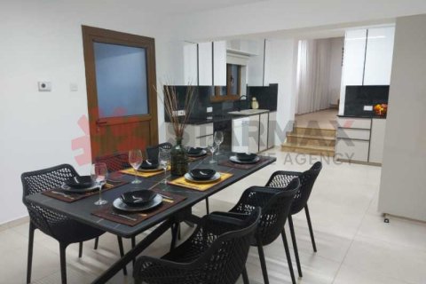 Дом с 5 спальнями в Арадипу, Кипр №82694 2