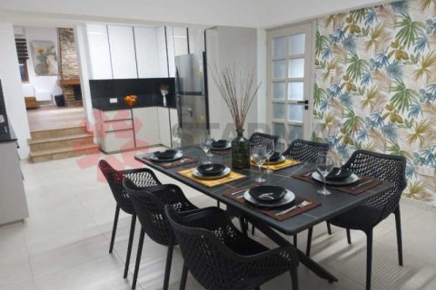 Дом с 5 спальнями в Арадипу, Кипр №82694 3