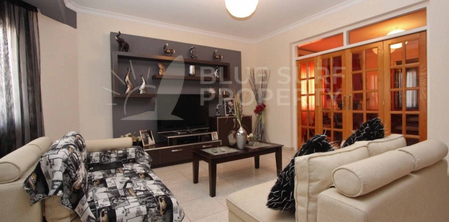 5 bedrooms Villa in Paralimni, Cyprus No. 36592