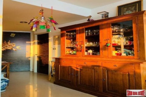 3 bedrooms Apartment in Bangkok, Thailand No. 96551 4