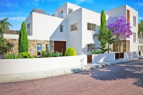 4 bedrooms House in Paphos, Cyprus No. 37279 3