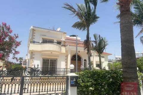 4 bedrooms Villa in Larnaca, Cyprus No. 79640 3