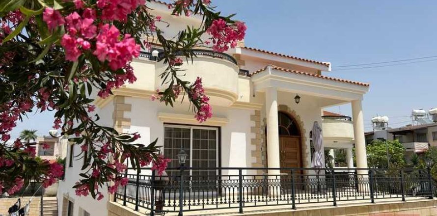 4 bedrooms Villa in Larnaca, Cyprus No. 79640