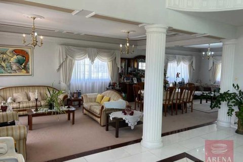 4 bedrooms Villa in Larnaca, Cyprus No. 79640 9