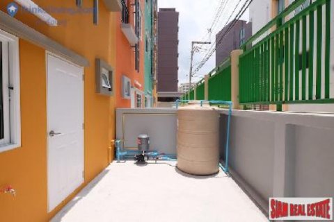2 bedrooms Commercial property in Bangkok, Thailand No. 96528 3